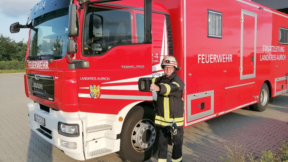 Erwin Reiners trägt seine Einsatzkleidung. Er ist nicht nur Präsident und Regierungsbrandmeister, sondern auch immer noch "normale" Einsatzkraft. Foto: Kreisfeuerwehrverband Aurich