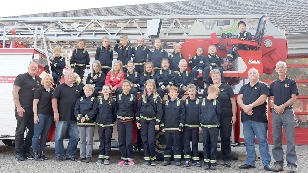 Die Leerander Kinderfeuerwehr braucht vor allem neue Uniformen für die vielen Kinder. Foto: privat