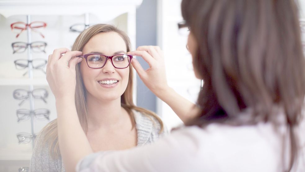 Krankheitskosten wie zum Beispiel eine neue Brille lassen sich als außergewöhnliche Belastungen von der Steuer absetzen. Foto: Westend61/Imago Images