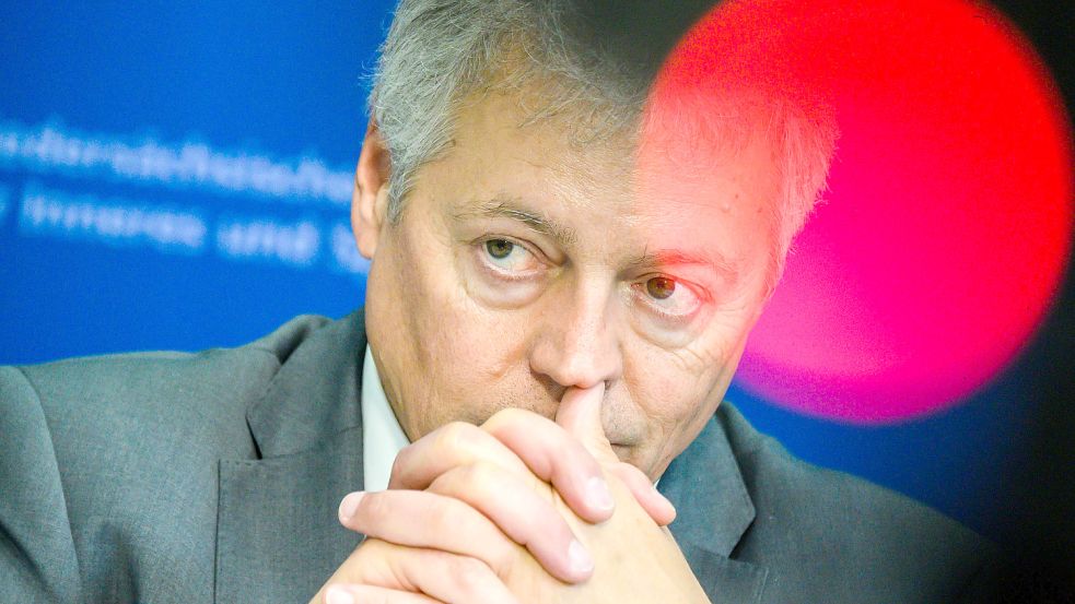 Die Protestbewegung gegen die Corona-Maßnahmen wandert laut Verfassungsschutzpräsident Bernhard Witthaut nach rechts. Foto: Gateau/DPA