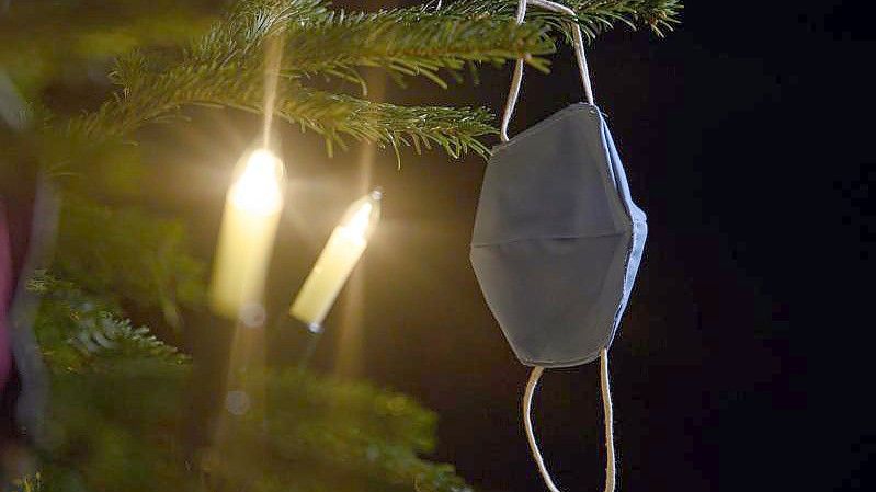 Weihnachten findet schon zum zweiten Mal unter den Bedingungen der Corona-Pandemie statt. (Archivbild). Foto: Robert Michael/dpa-Zentralbild/dpa