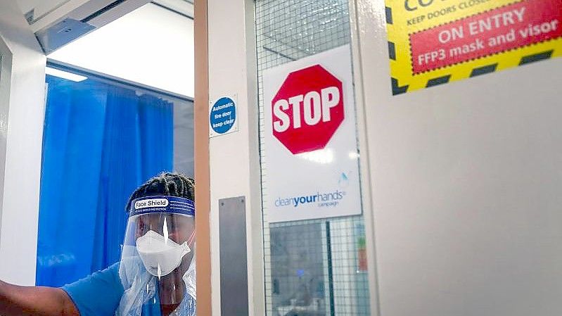 Eingang zur Covid-19-Station in einem Londoner Krankenhaus. Foto: Victoria Jones/PA Wire/dpa