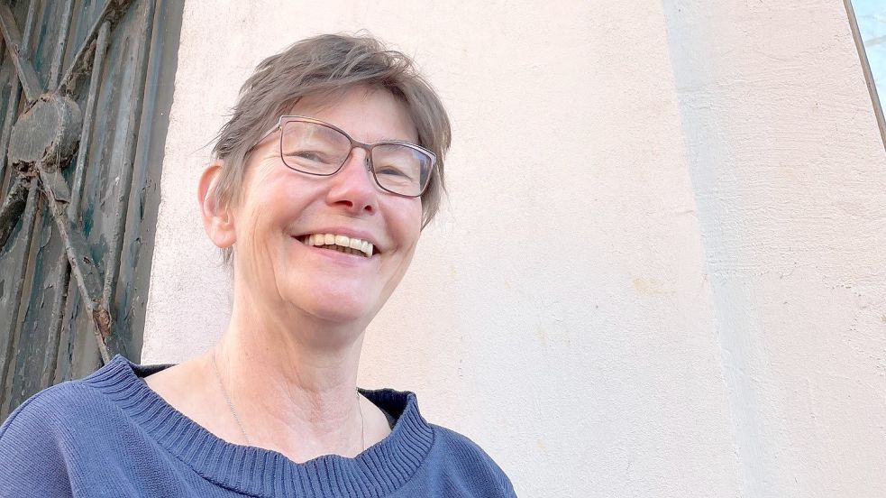 Heike Gerdes öffnet Tür Nummer 23 in Leer. Foto: Nording