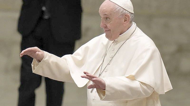 Papst Franziskus denkt an Weihnachten nach eigenen Worten an Kinder, die das Fest im Krankenhaus verbringen müssen. Foto: Alessandra Tarantino/AP/dpa