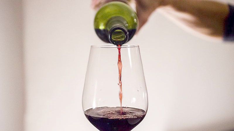 Zu viel Alkohol ist riskant. Foto: Finn Winkler/dpa