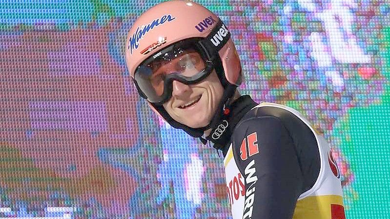 Ist in diesem Jahr der konstanteste deutsche Springer und tritt als Gesamtweltcupführender an: Karl Geiger. Foto: Grzegorz Momot/PAP/dpa