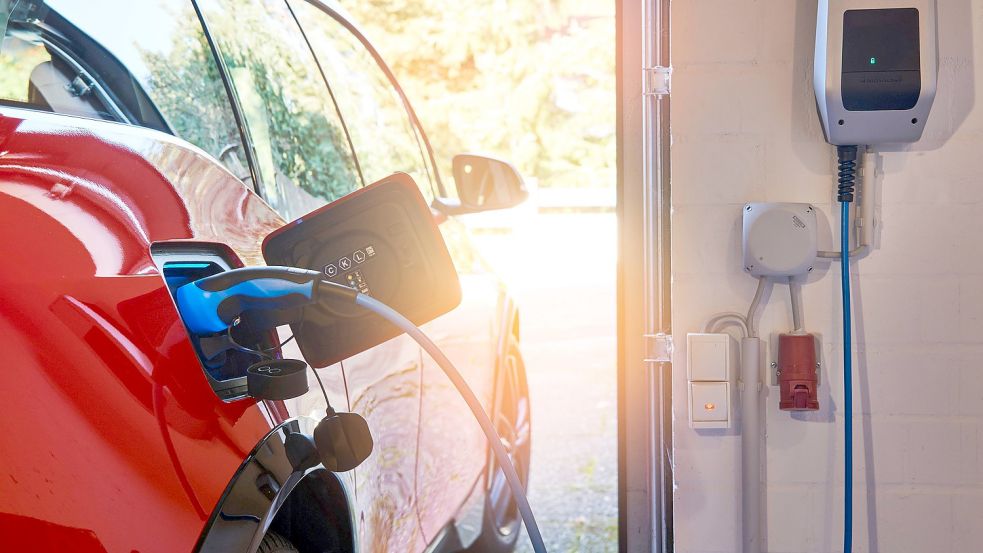 E-Autos kosten in der Anschaffung oft mehr als vergleichbare Verbrenner – doch ab 2022 haben Fahrer einen neuen Anspruch auf einen Zuschuss. Foto: imago images/Martin Bäuml Fotodesign