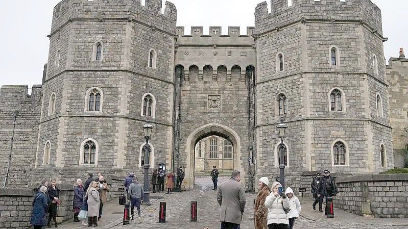 Mit einer Armbrust bewaffnet wurde am ersten Weihnachtstag ein 19-Jähriger auf dem Gelände der Queen-Residenz Schloss Windsor gefasst. Foto: Alastair Grant/AP/dpa