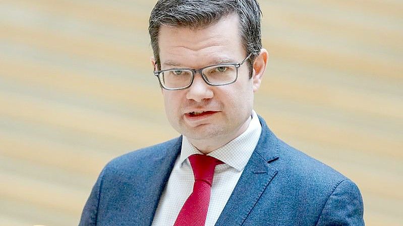„Nur schwer rechtfertigen ließe sich, die Impfpflicht mit physischem Zwang durchzusetzen“: Bundesjustizminister Marco Buschmann. Foto: Kay Nietfeld/dpa