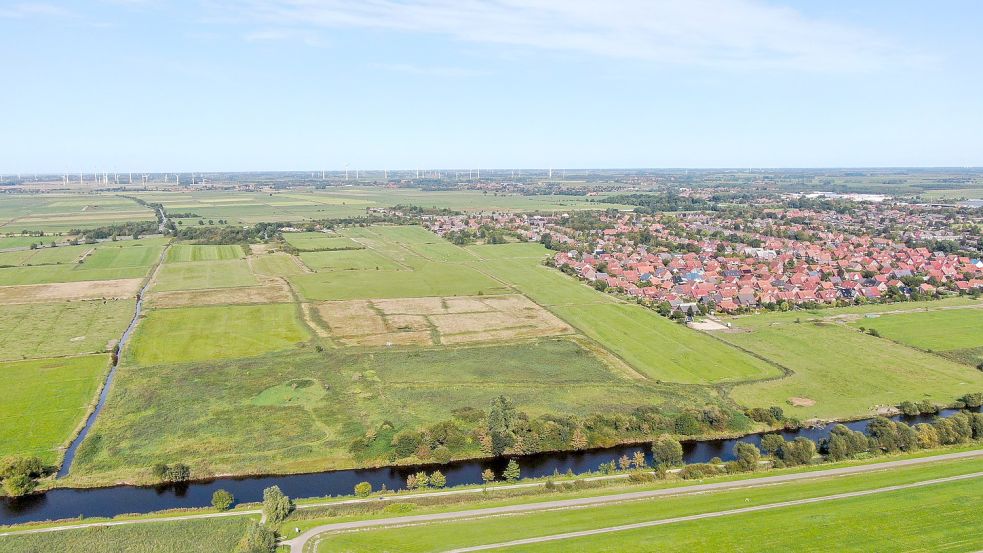 Noch ist die Fläche grün – ab März/April soll die Erschließung der ersten 100 Bauplätze in dem Gebiet Conrebbersweg-West aber beginnen. Foto: Archiv/Hock