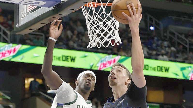 38 Punkte von Franz Wagner (r) reichten den Orlando Magic nicht zum Sieg gegen die Milwaukee Bucks. Foto: Scott Audette/AP/dpa