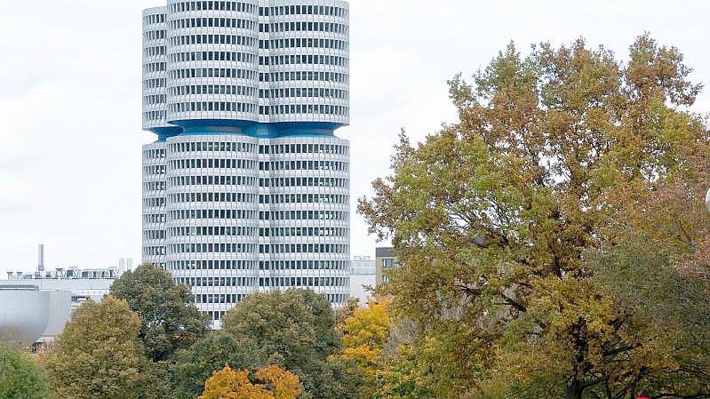 Die BMW-Zentrale in München. Foto: Daniel Josling/dpa
