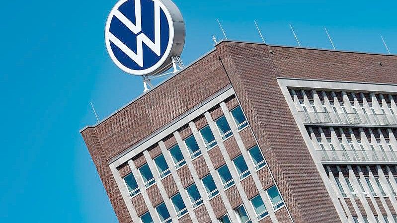 Der Nachhall der Abgasaffäre wird die Autoindustrie auch im neuen Jahr beschäftigen. Foto: Swen Pförtner/dpa