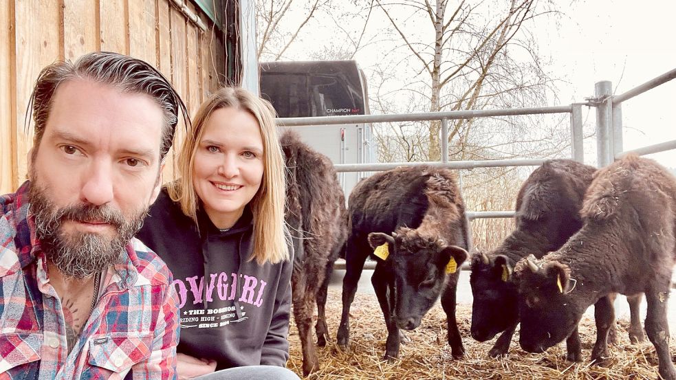 Alec Völkel und Julia Müller holten die Wagyu-Rinder in Bayern ab. Foto: privat