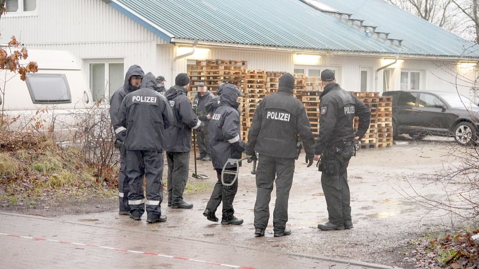 Was spielte sich in Lagerhalle Neumünster ab? Die Polizei hat nun einen Tatverdächtigen festgenommen. Foto: Daniel Friederichs