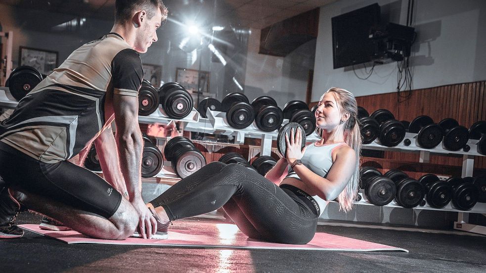 Jüngere Menschen gehen häufig aus optischen Gründen ins Fitnessstudio. Bei vielen älteren Sportlern hat das eine andere Ursache. Foto: Pixabay