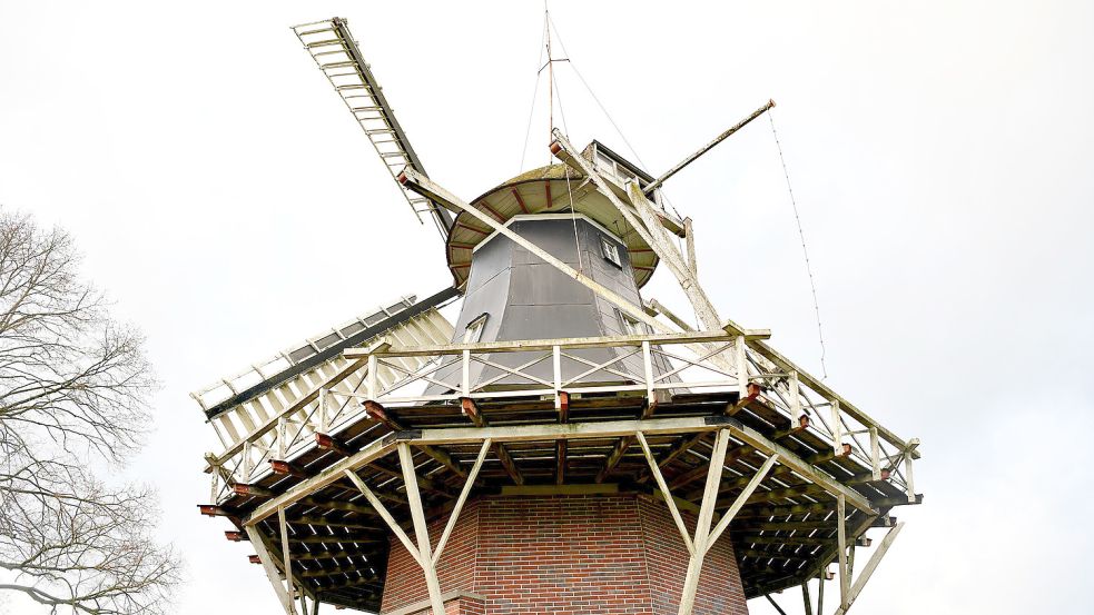 Die Galerie der immer noch voll funktionsfähigen Mühle in Südgeorgsfehn muss dringend saniert werden. Foto: Stromann