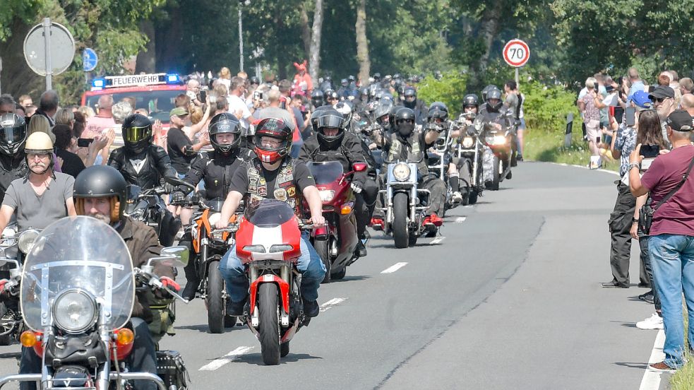 Mehr als 15.000 Bikerinnen und Biker kommen im Juli mit ihren Maschinen nach Rhauderfehn, um dem todkranken Kilian (6 Jahre) eine besondere Freude zu bereiten.