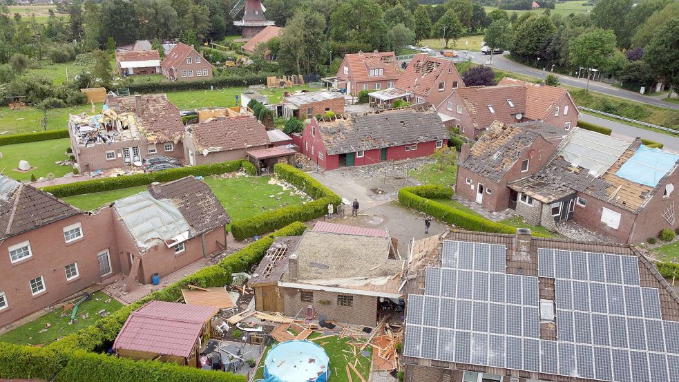 In Berumerfehn richtet ein Tornado im August 2021 enorme Schäden an. Seinen Besuch vor Ort am Tag danach wird Reporter Daniel Noglik wohl nie vergessen. Archivfoto: Noglik