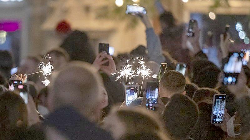 Deutschlands Internetnutzer haben in der ersten Stunde des neuen Jahres deutlich mehr Daten verbraucht als zu Beginn der Vorjahre. Foto: Peter Kneffel/dpa