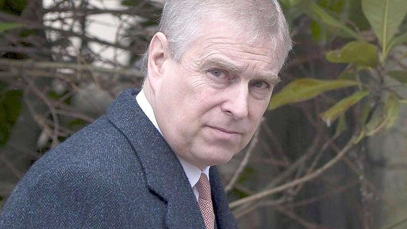 Prinz Andrew steht seit Jahren wegen seiner früheren Freundschaft zu Epstein in der Kritik. Foto: Neil Hall/PA Wire/dpa