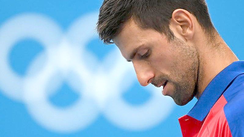 Novak Djokovic hatte seinen Impfstatus bislang stets offen gelassen. Foto: Marijan Murat/dpa