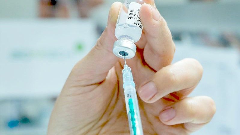 Die Impfkampagne nimmt weiter an Fahrt auf. Foto: Bernd Weißbrod/dpa