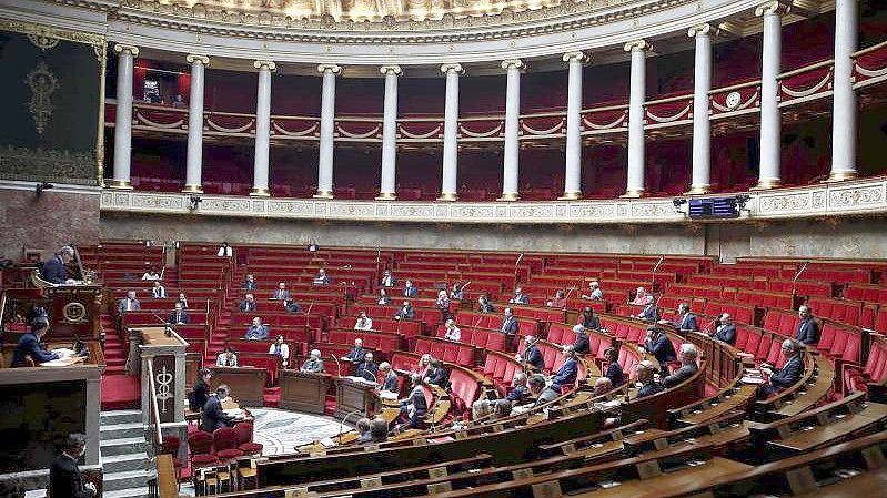 Frankreichs Nationalversammlung hat das Gesetzesvorhaben in erster Lesung angenommen. Foto: Gonzalo Fuentes/Reuters/AP/dpa/Archiv