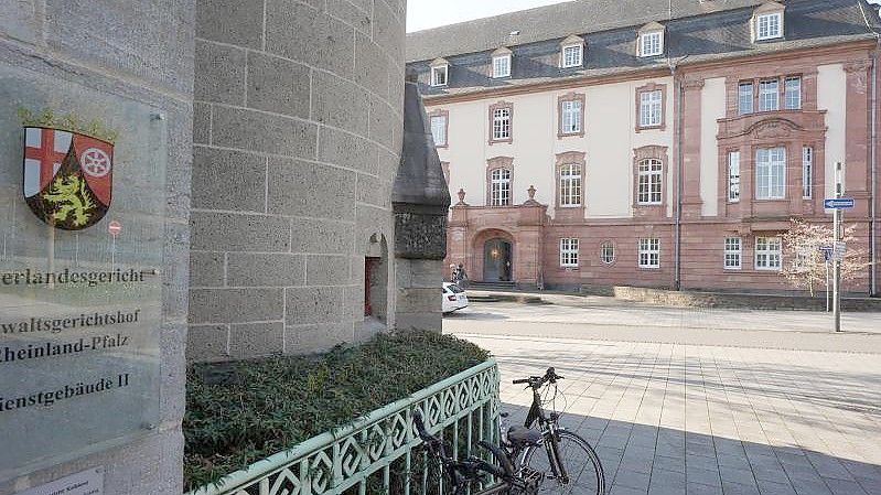 Am Oberlandesgericht in Koblenz wird gegen einen Syrer verhandelt, der Agent des staatlichen Allgemeinen Geheimdienstes in Syrien gewesen sein soll. Foto: Thomas Frey/dpa/Archivbild