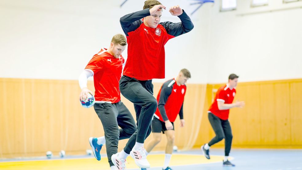 Die deutsche Handball-Nationalmannschaft bereitet sich in Großwallstadt auf die Europameisterschaft vor. Foto: dpa/Sascha Klahn