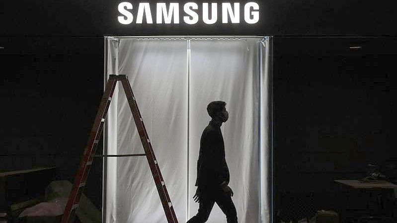 Laut Samsung wird der Gewinn aus den Kerngeschäften voraussichtlich etwa 10,2 Milliarden Eurobetragen. Foto: Joe Buglewicz/AP/dpa