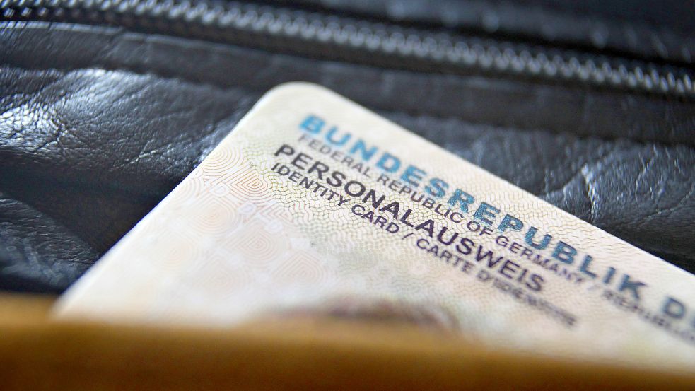 Ein gültiger Personalausweis ist in Deutschland Pflicht. Foto: Hildenbrand/DPA