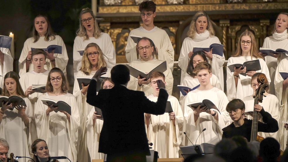 Singen fördert Gemeinschaft - in Corona-Zeiten gilt Chorgesang allerdings als Gefahrenquelle. Hier die Osnabrücker Jugendchor vor der Pandemie Foto: Thomas Osterfeld