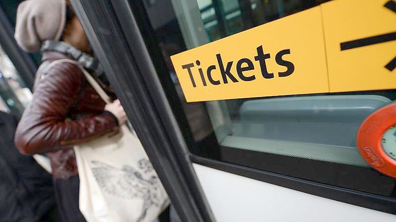 Die Strafen für Schwarzfahren sollen überprüft werden. Foto: Arne Dedert/dpa