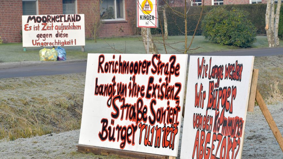 Vor allem die Anwohner der Rorichmoorer Straße hatten gegen die Abrechnung des geplanten Straßenausbaus protestiert. Viele von ihnen hätten hohe Beträge zahlen müssen. Foto: Ortgies/Archiv