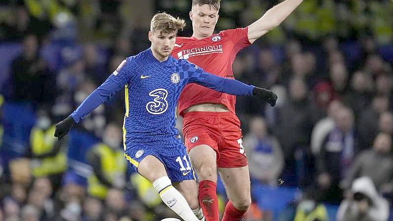 Traf noch seiner Corona-Infektion erstmals wieder: Chelseas Timo Werner (l). Foto: Matt Dunham/AP/dpa