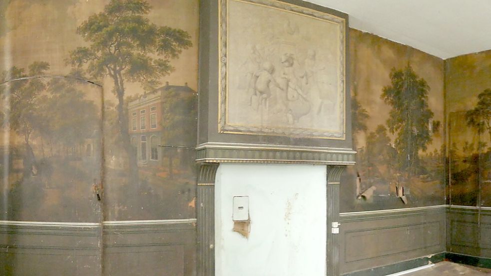 Das Tapetenzimmer ist das Herzstück des Kapitänshauses. Die historische niederländische Tapete ist laut Diplom-Restauratorin Tanja Pieper-Beenken eines von vier noch existierenden Exemplaren in ganz Ostfriesland. Aktuelle Bilder unter www.instagram.com/daskapitaenshaus. Foto: Messerer
