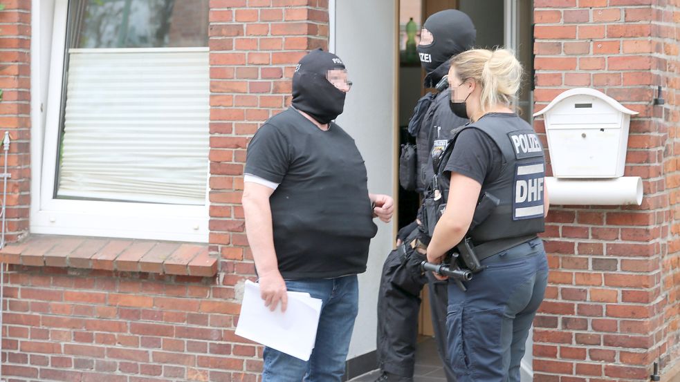 Die Ermittler hatten unter anderem in Leer an mehreren Orten zugeschlagen. Archivfoto: Wolters