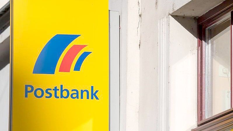 Verdi fordert sechs Prozent mehr Geld für die Beschäftigten der Postbank. Foto: Monika Skolimowska/dpa-Zentralbild/dpa