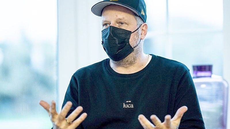 Rapper Smudo hat die von ihm mitentwickelte Luca-App gegen Kritik in Schutz genommen. Foto: Axel Heimken/dpa