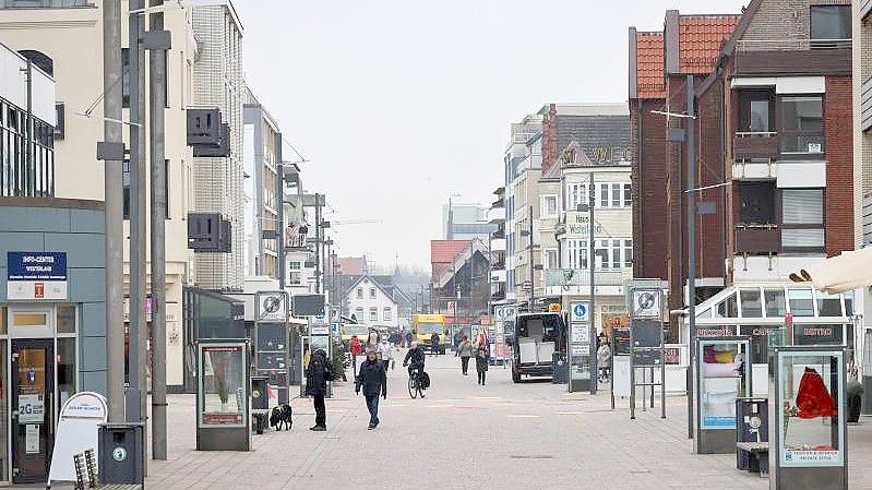 Mehrere Hotels und Gaststätten auf Sylt haben angesichts der rasant steigenden Corona-Zahlen vorläufig geschlossen. Foto: Christian Charisius/dpa