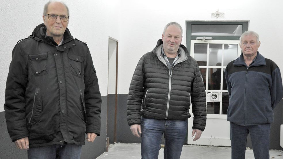 Hartmut Onken (von links), Reinhard Harms und Tobe Decker sind die drei neuen Ortsvorsteher in der Gemeinde Friedeburg. Foto: Ullrich