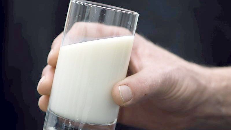 Milch ist bei Aldi teurer geworden. Foto: Lukas Schulze/dpa