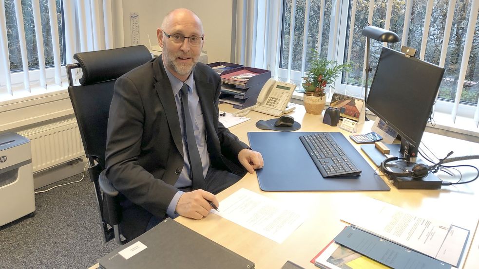 Erwin Sell ist der neue Bürgermeister der Samtgemeinde Hage und dessen fünf Mitgliedsgemeinden Hage, Berumbur, Halbemond, Lütetsburg und Hagermarsch. Foto: Hillebrand