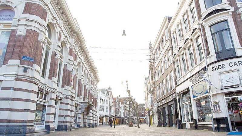 Eine leere Einkaufsstraße in Haarlem. Foto: Sylvia Lederer/XinHua/dpa