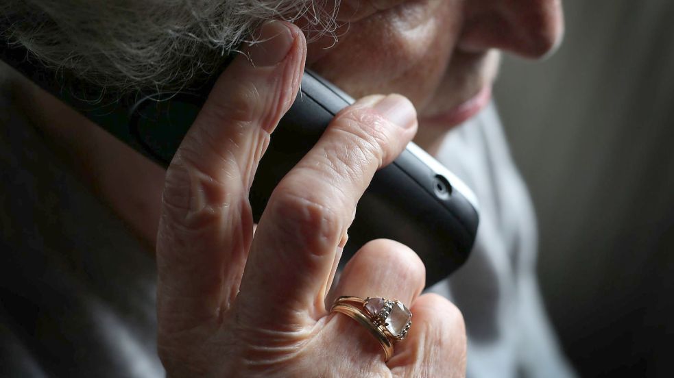 Zwei Trickbetrüger sind am Mittwoch in Bremen ohne Beute geflüchtet, weil Senioren zurecht verdacht schöpften. Foto: Symbolfoto: Karl-Josef Hildenbrand/dpa