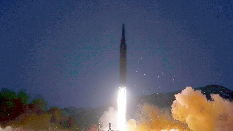 Das Foto der staatlichen nordkoreanischen Nachrichtenagentur KCNA soll den Test einer sogenannten Hyperschallrakete vor einigen Tagen zeigen. Foto: -/KCNA/dpa