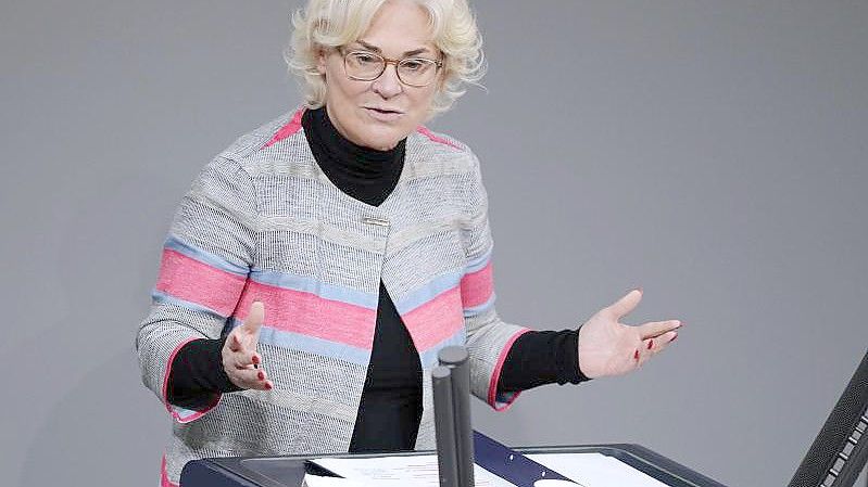 Christine Lambrecht fordert mehr Geld für die Bundeswehr. Foto: Kay Nietfeld/dpa