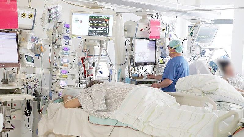 Covid-19-Intensivstation in einer Klinik in Gera. Foto: Bodo Schackow/dpa-Zentralbild/dpa