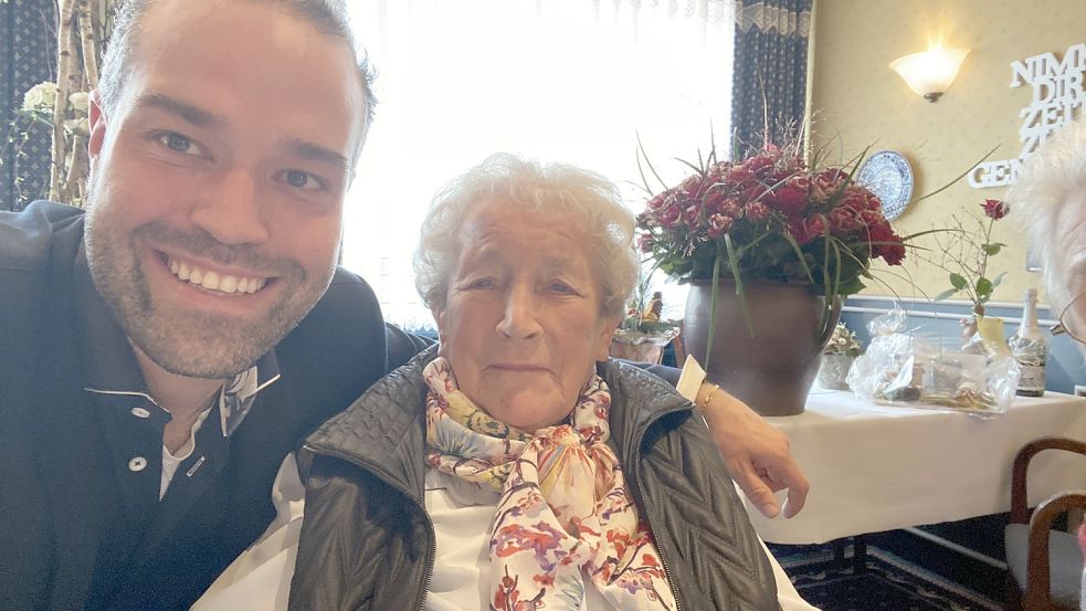 Ende 2020 feierte Johanne „Hanna“ Wagner ihren 90. Geburtstag. Im Bild ist sie auf einem Selfie mit Enkel Lennart zu sehen. Am Wochenende ist sie verstorben. Foto: privat